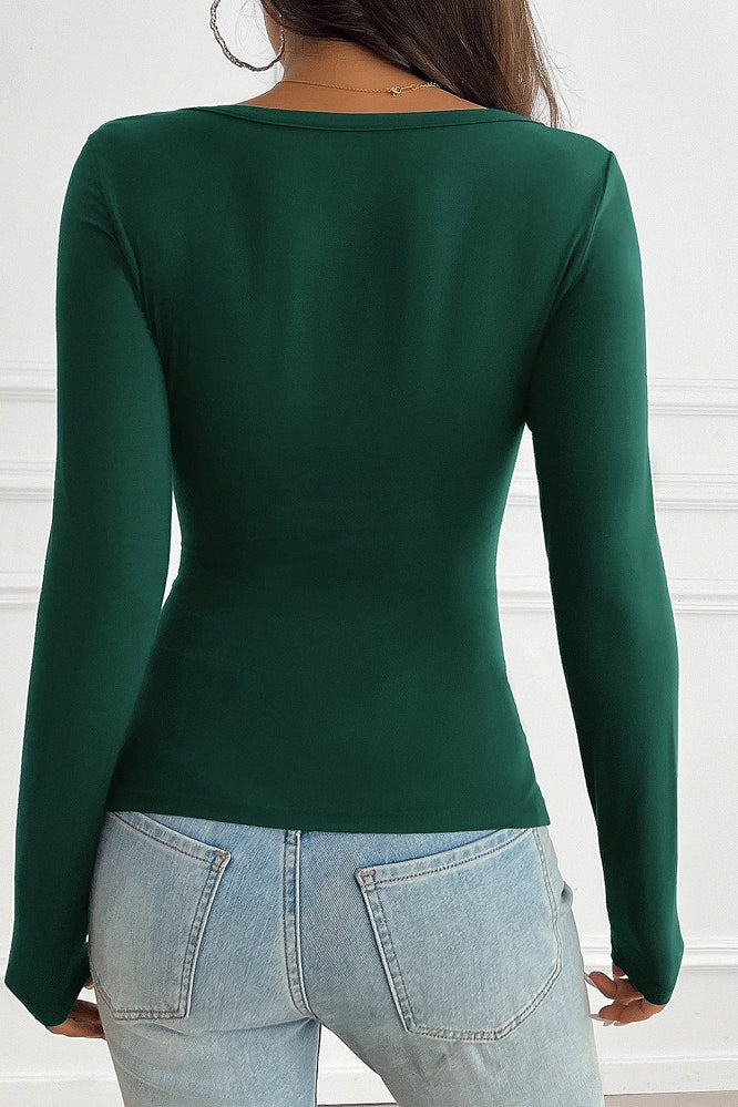 Camiseta de manga larga con escote en V y detalle de botones y encaje