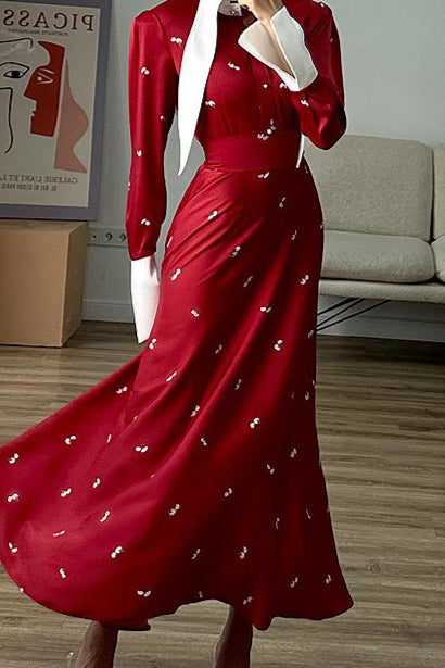 Elegantes Satinkleid mit Rüschen, V-Ausschnitt und tailliertem Bund, florales Muster