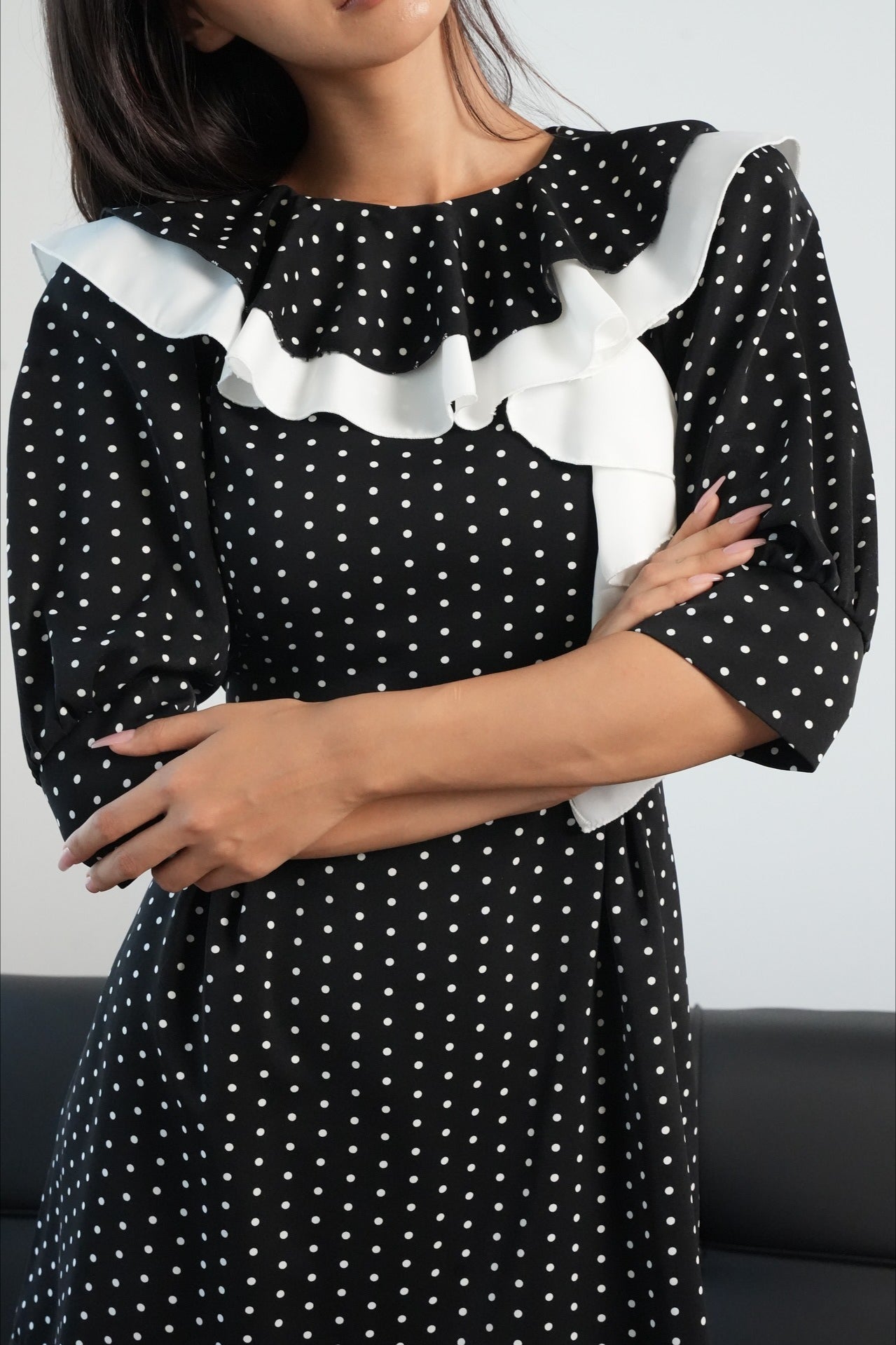 Retro minišaty s puntíkovaným vzorem a nabíranými rukávy