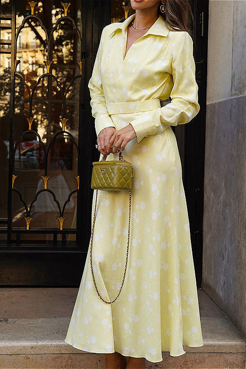 Vestido floral de línea A con estampado digital, manga larga y cuello en V