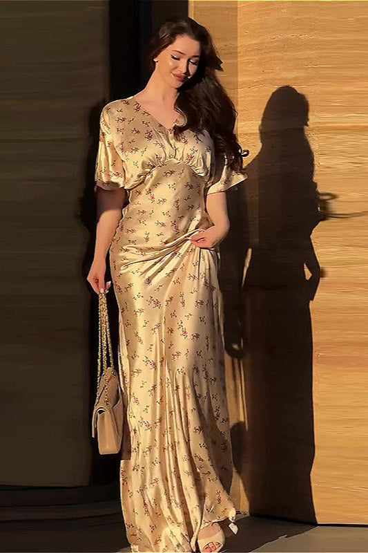 Vestido Estilizado con Escote en V y Cintura Fruncida con Estampado Floral