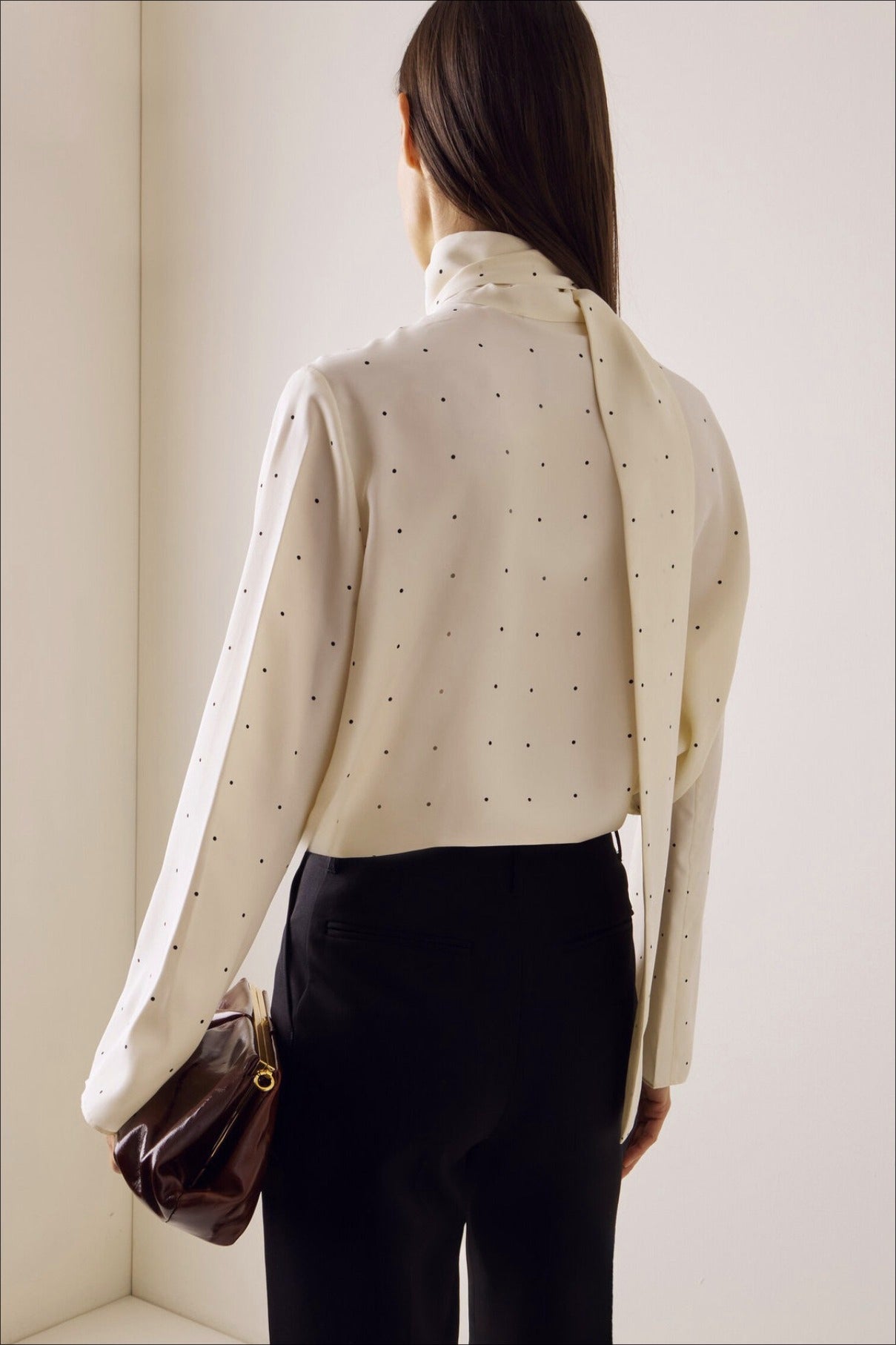 Camicia sciolta da pendolare a pois con nastro