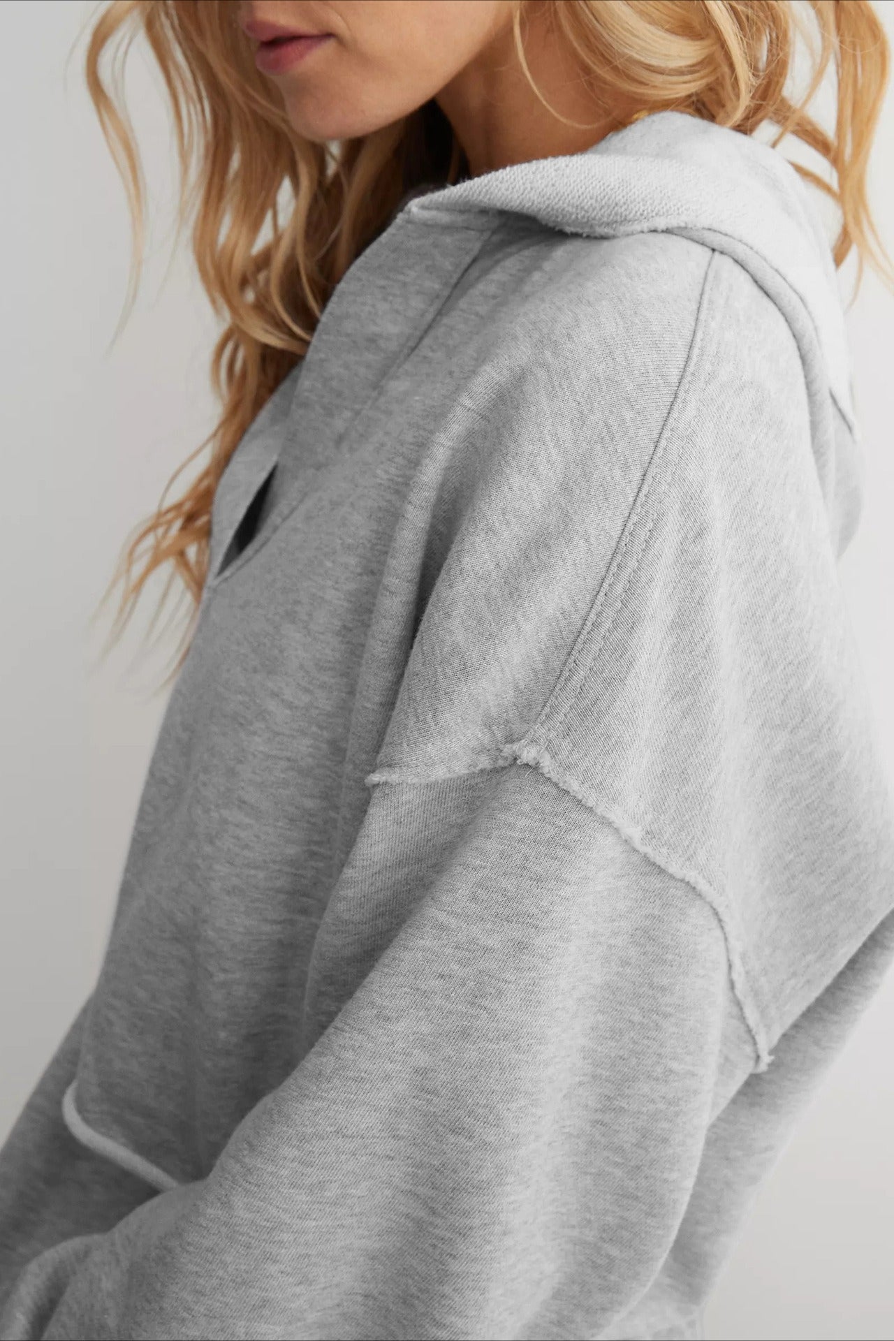 Moletom Chic Relaxado com Gola V Lisa