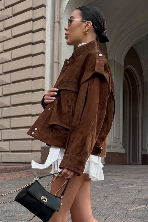 Bunda s kapsou z broušené kůže a širokými rameny