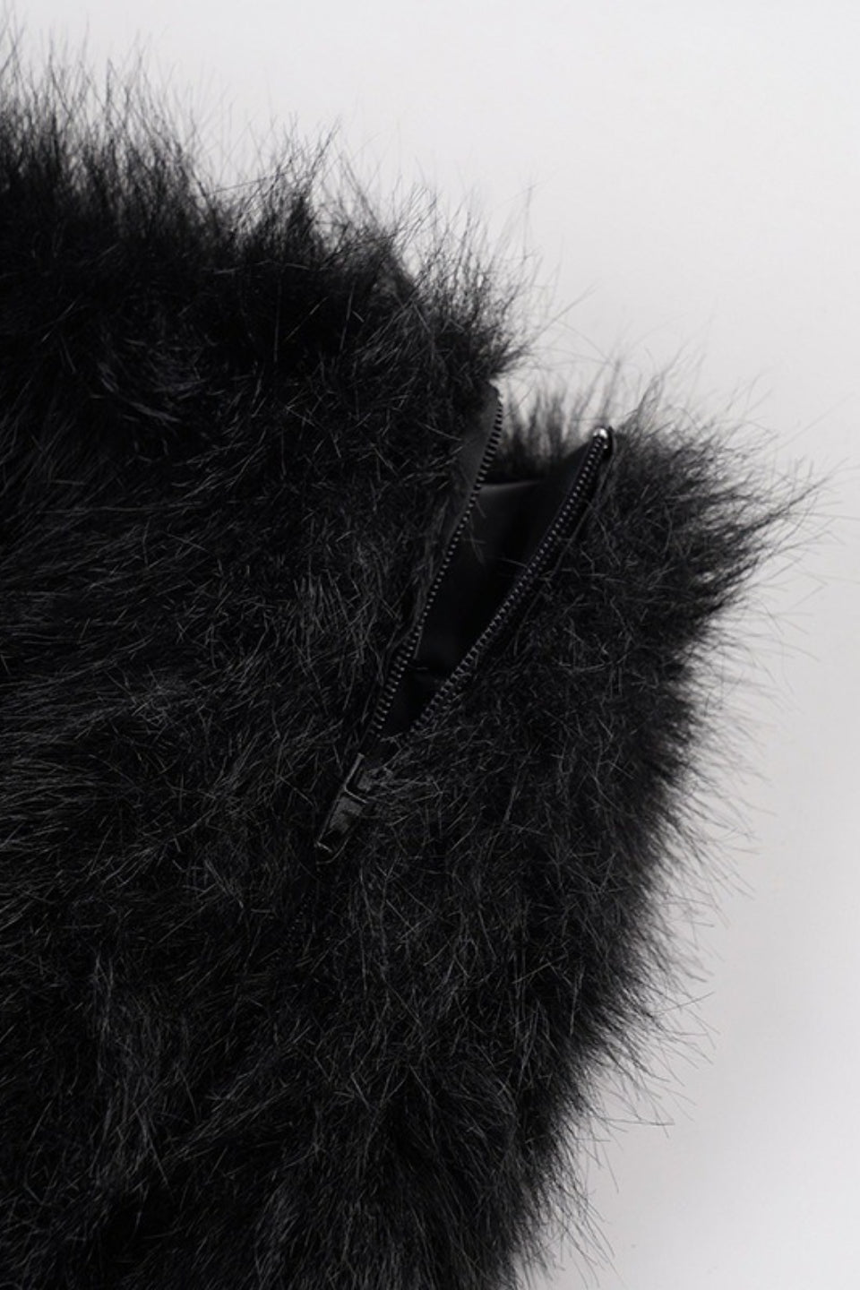 Přiléhavá krátká sukně s chlupatým barevným zvířecím vzorem