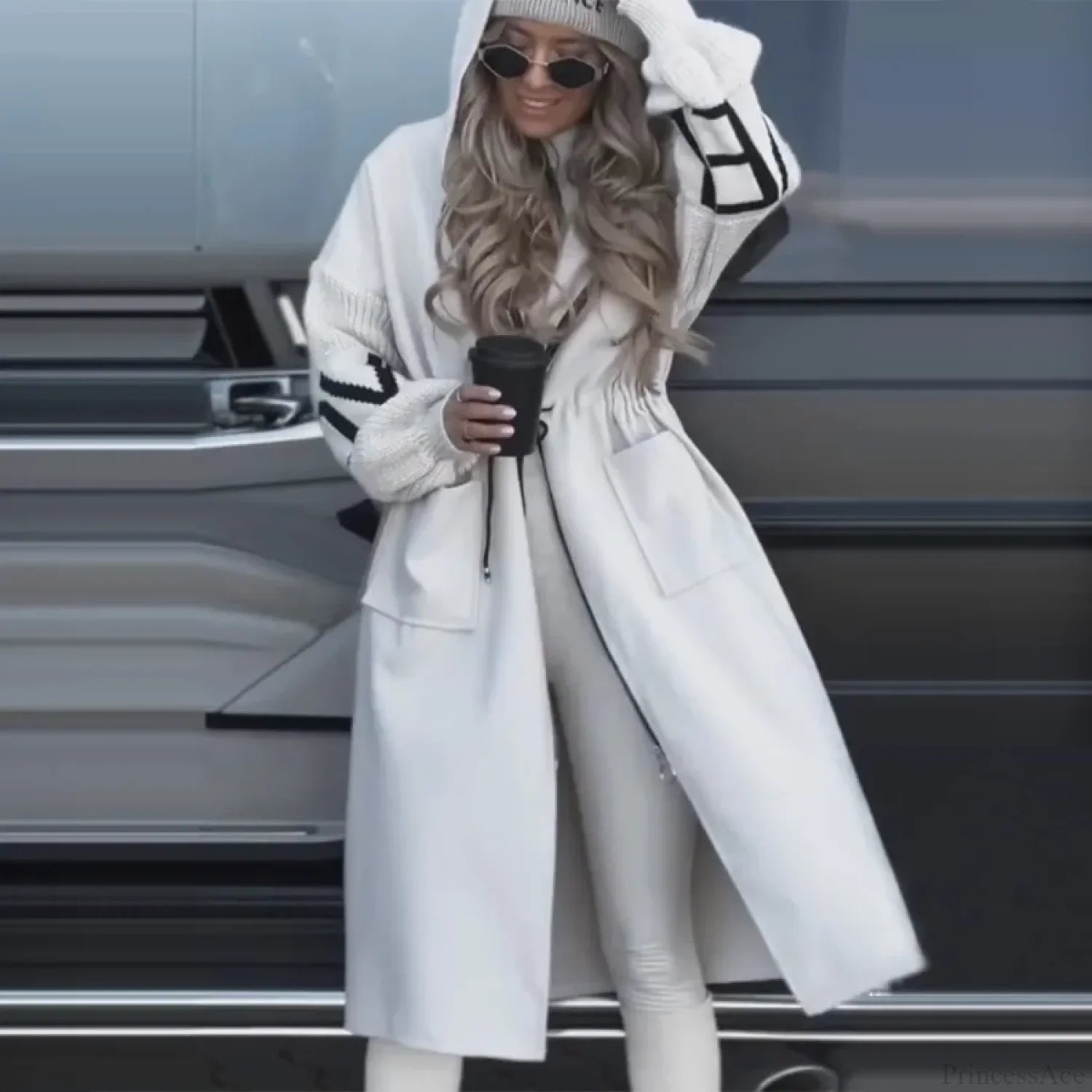 Abrigo largo informal con parche y cordones