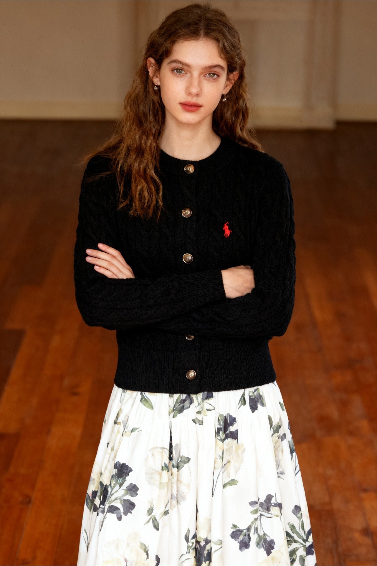 Cárdigan de lana con cable bordado