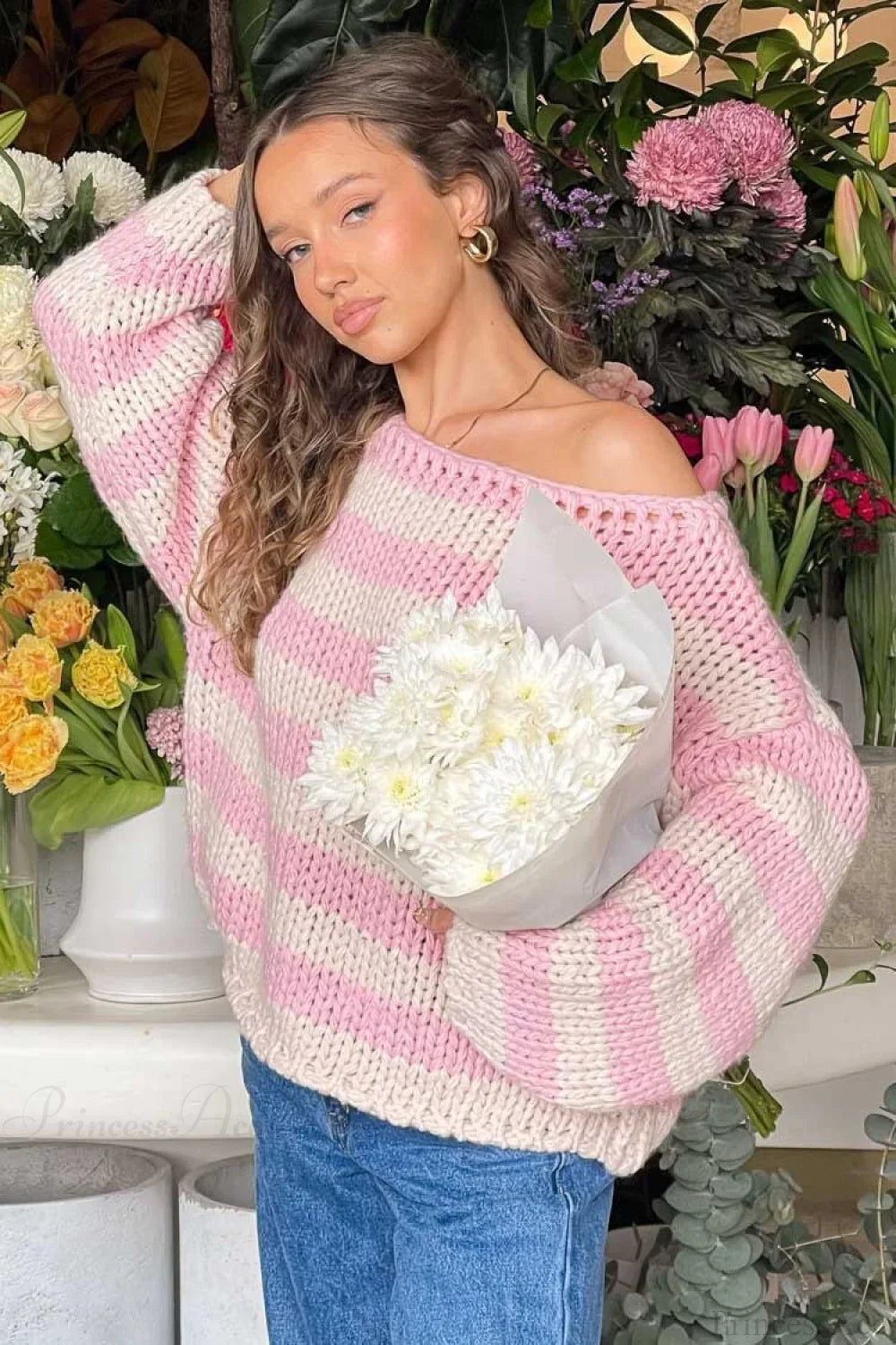 Maglione largo casual a righe con spalle scoperte a blocchi di colore