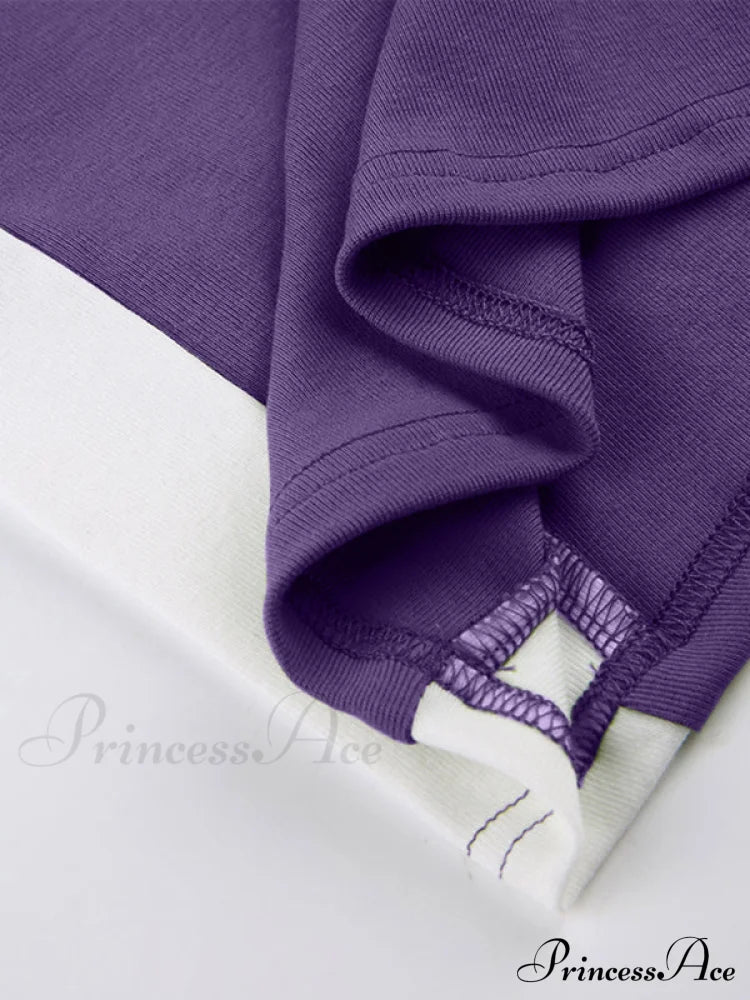 Top corto alla moda a coste con bordi a contrasto