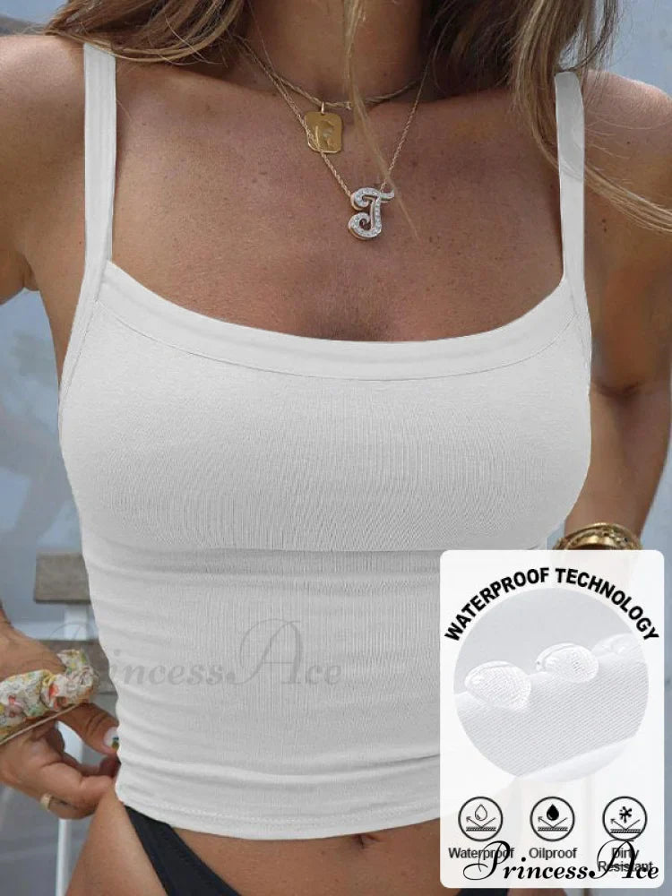 Top corto alla moda a coste con bordi a contrasto