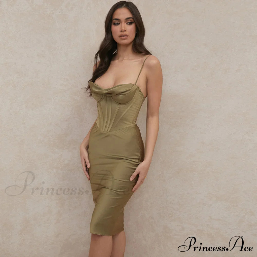 Nádržka s límcem ve tvaru kapuce, elegantní