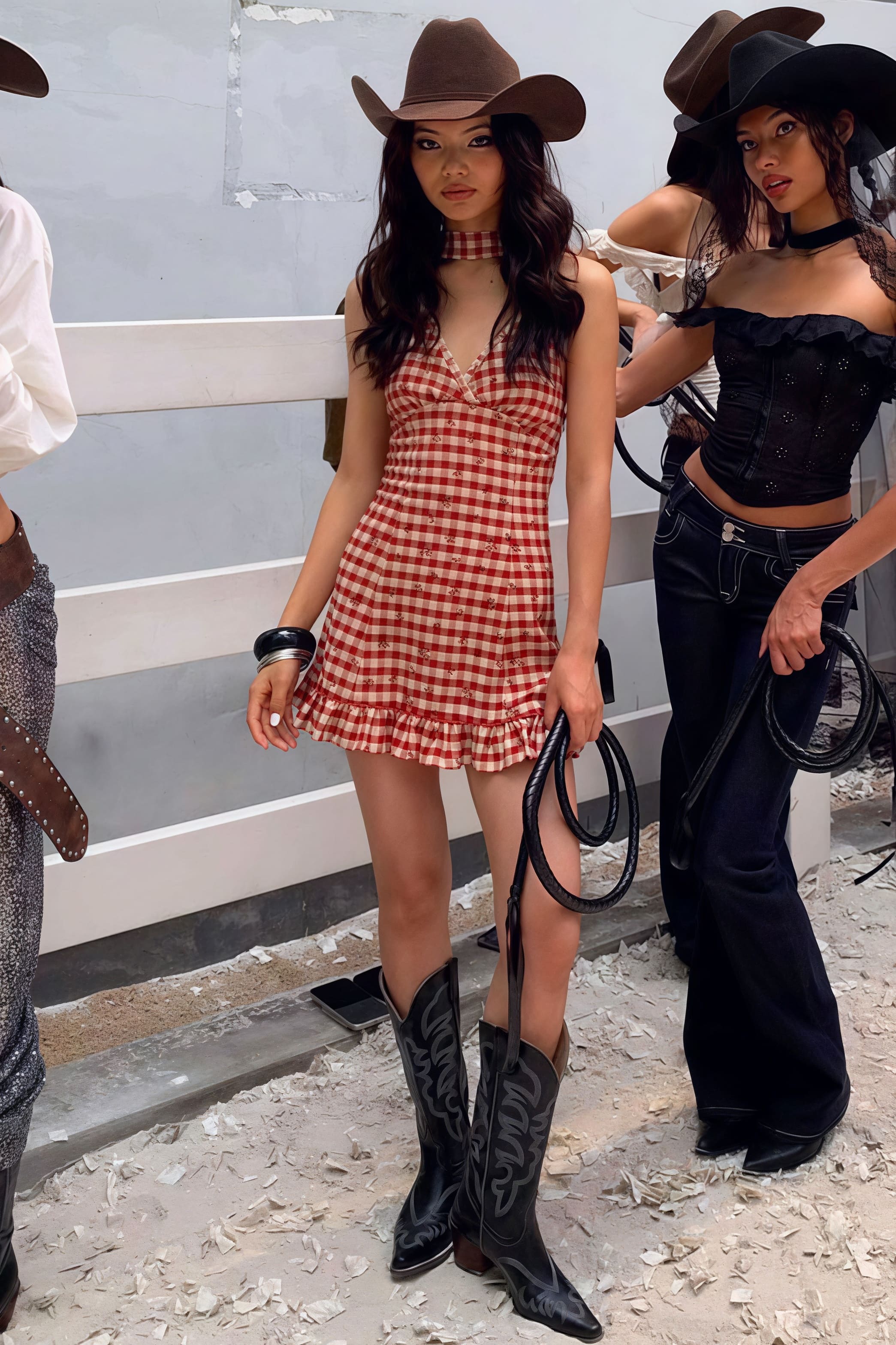 Vintage rotes kariertes tief ausgeschnittenes Neckholder-Minikleid