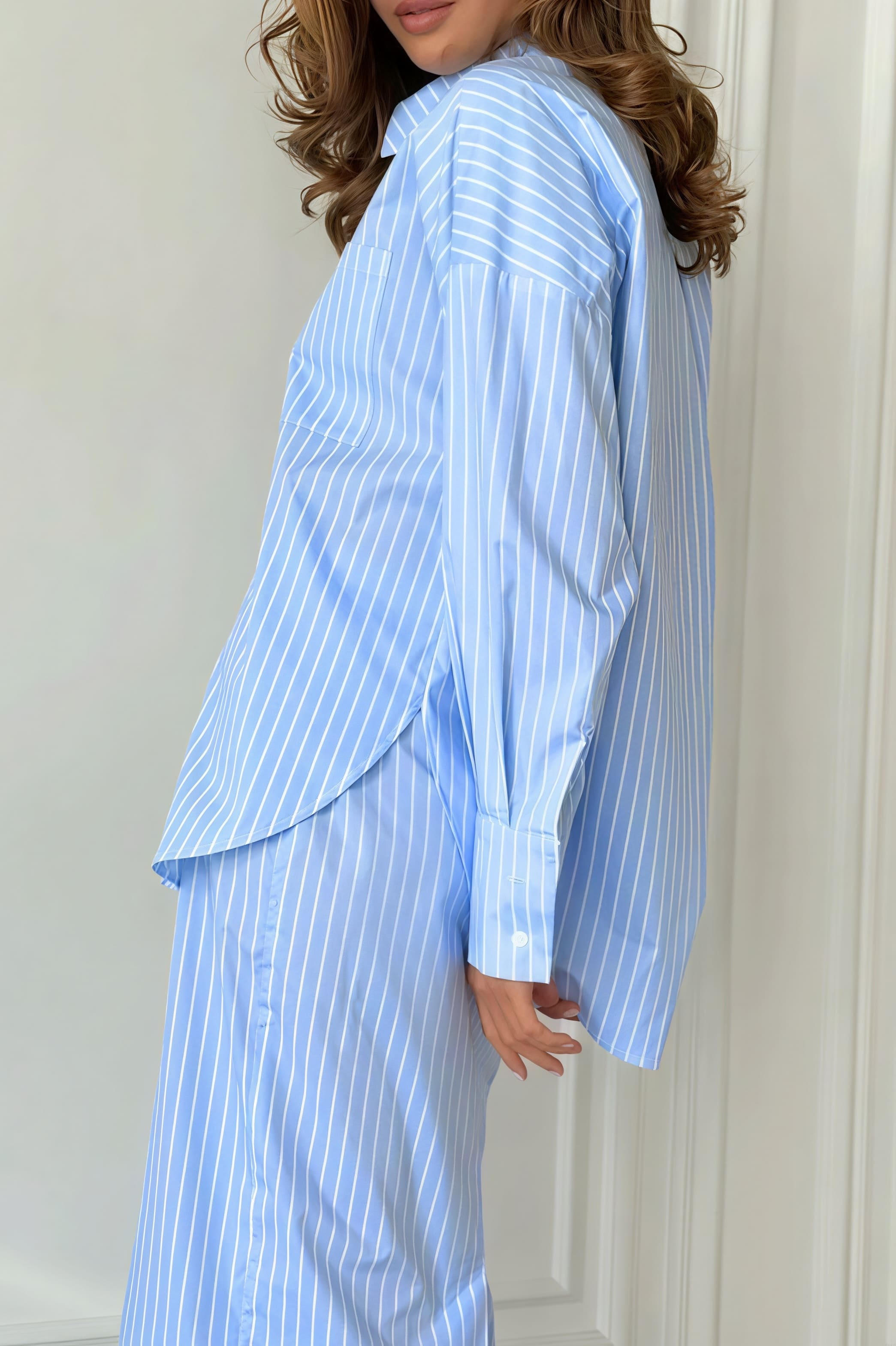 Completo gonna a righe con spacco e maniche lunghe a blocchi di colore