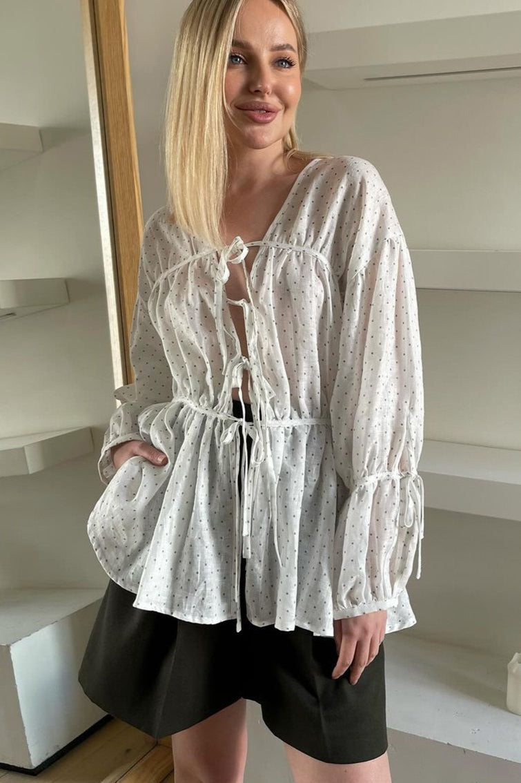 Haut court ample à manches longues avec col en V et lien