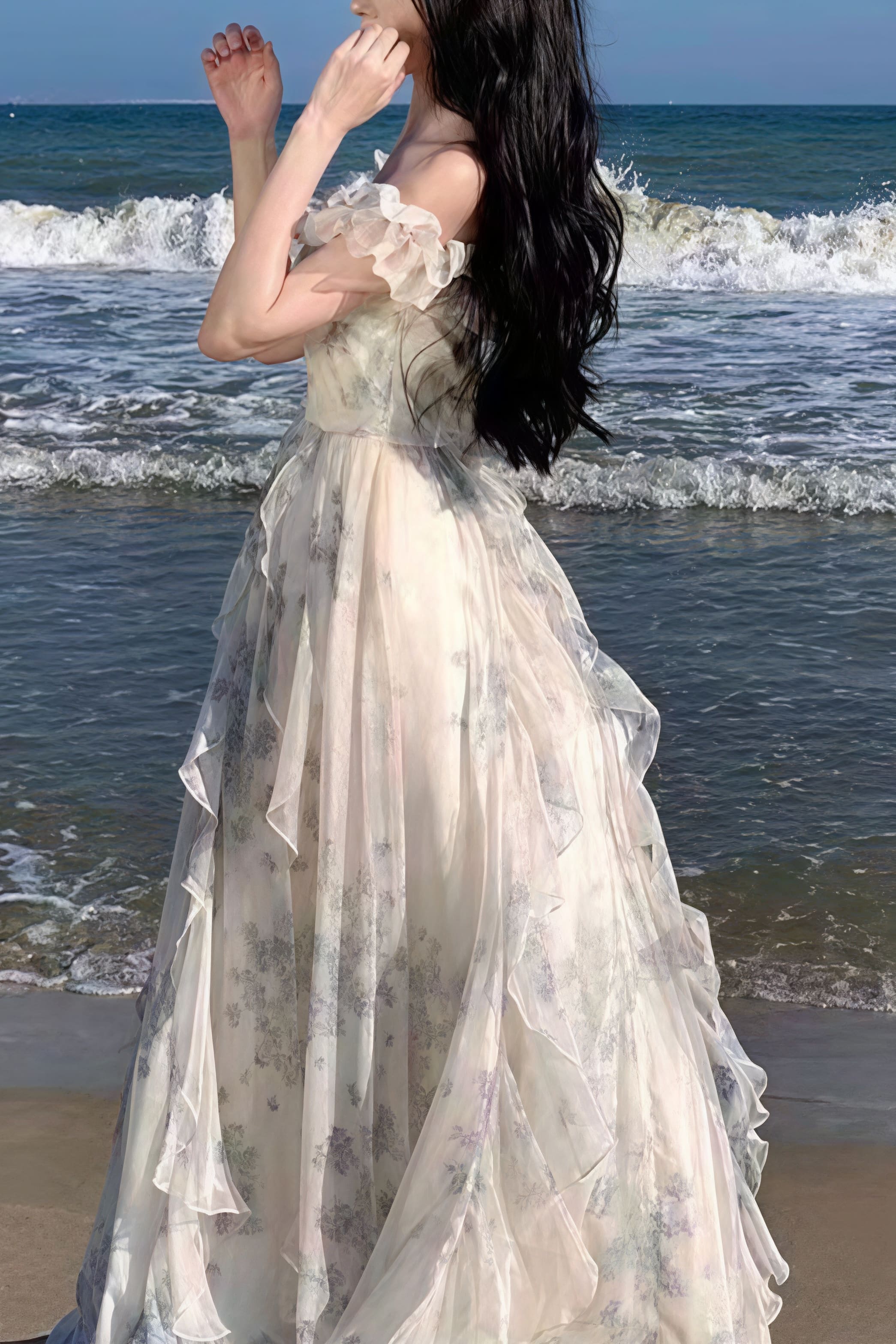 Maxikleid mit Spaghettiträgern, Rüschen und Blumenmuster, fließend