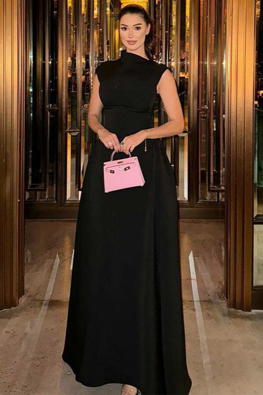 Solides ärmelloses Kleid mit geraffter Taille und elegantem Schnitt