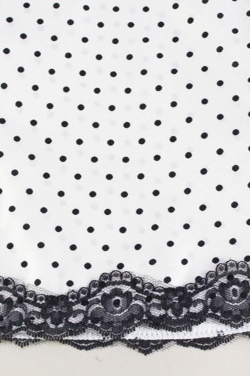 Mini-Kleid mit V-Ausschnitt, Tupfenmuster, Spitzenbesatz, Neckholder und rückenfrei