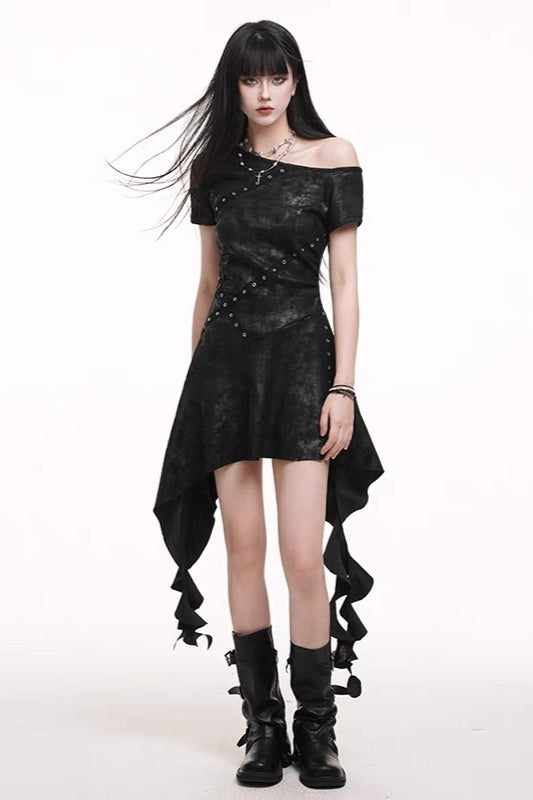 Gothic-Kleid mit unregelmäßigem Saum