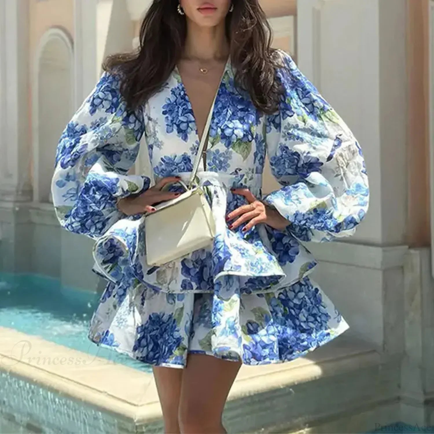 Elegantní květinové mini večerní šaty s volánky a vrstvením