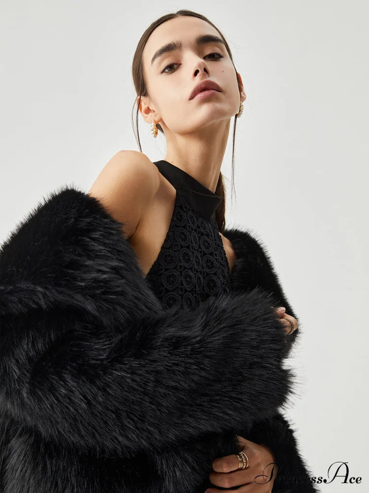 Eleganter Flauschiger Anmutiger Kunstpelzmantel