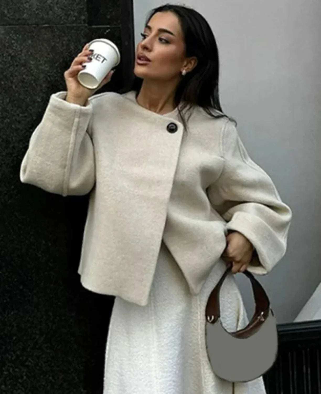 Sobretudo Elegante de Lã Lisa com Um Botão