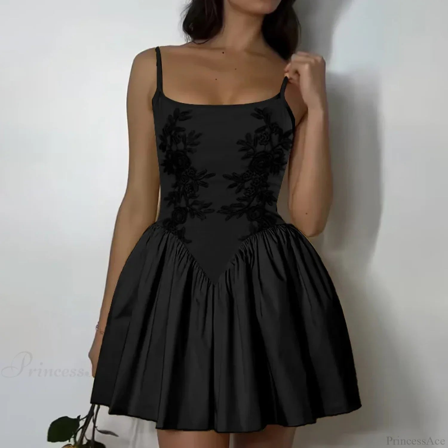 Vestido floral abombado de cintura alta con flores bordadas