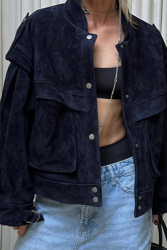 Bunda s kapsou z broušené kůže a širokými rameny