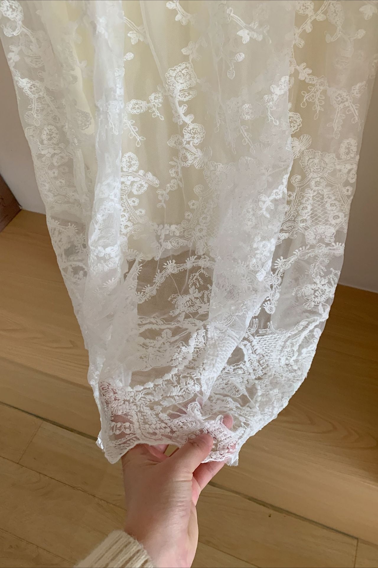 Volná krajková sukně ve vintage stylu do áčka