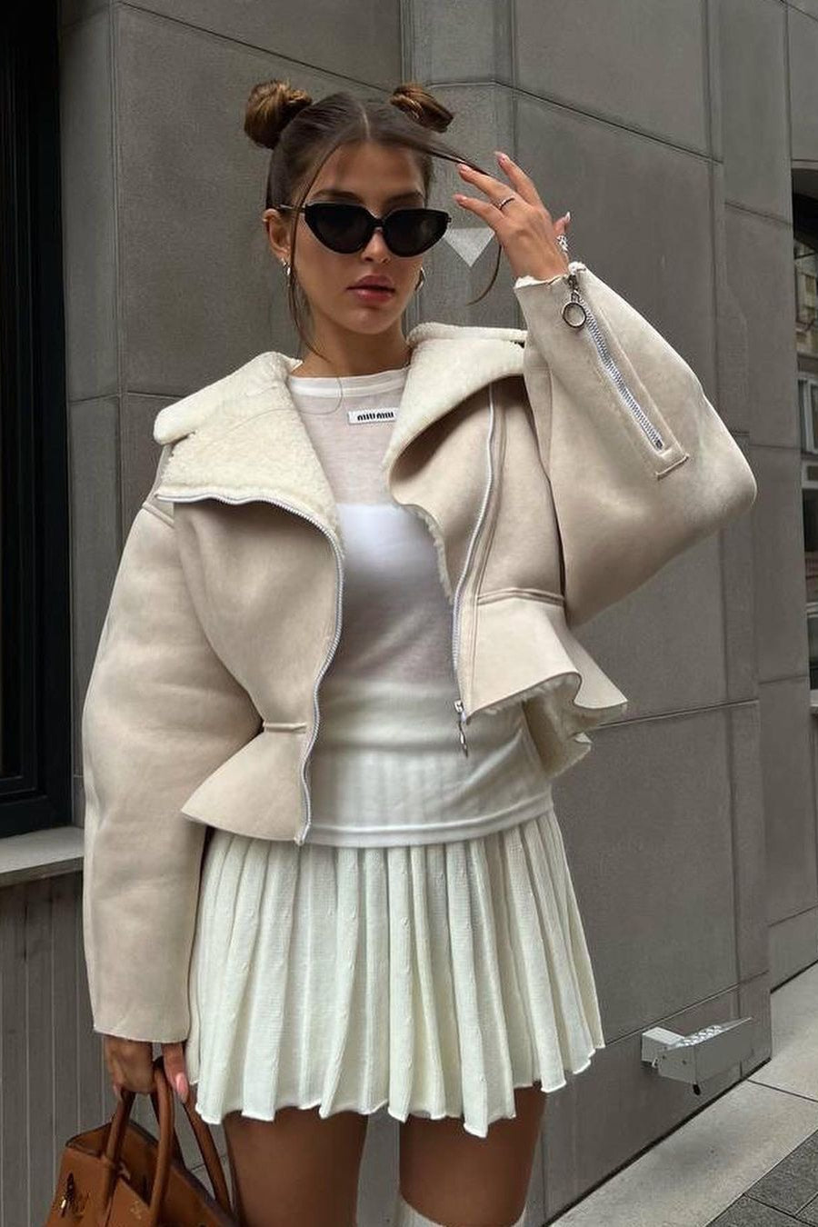 Abrigo Chic Impar de Cuero con Piel y Piezas Cosidas