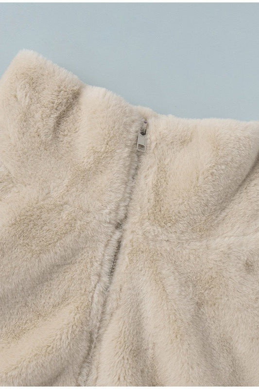 Chaqueta corta de piel sintética con cuello alto