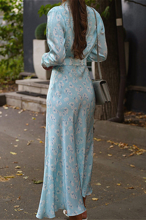 Langärmliges Satin-Kleid mit Kragen, hoher Taille und Blumenmuster