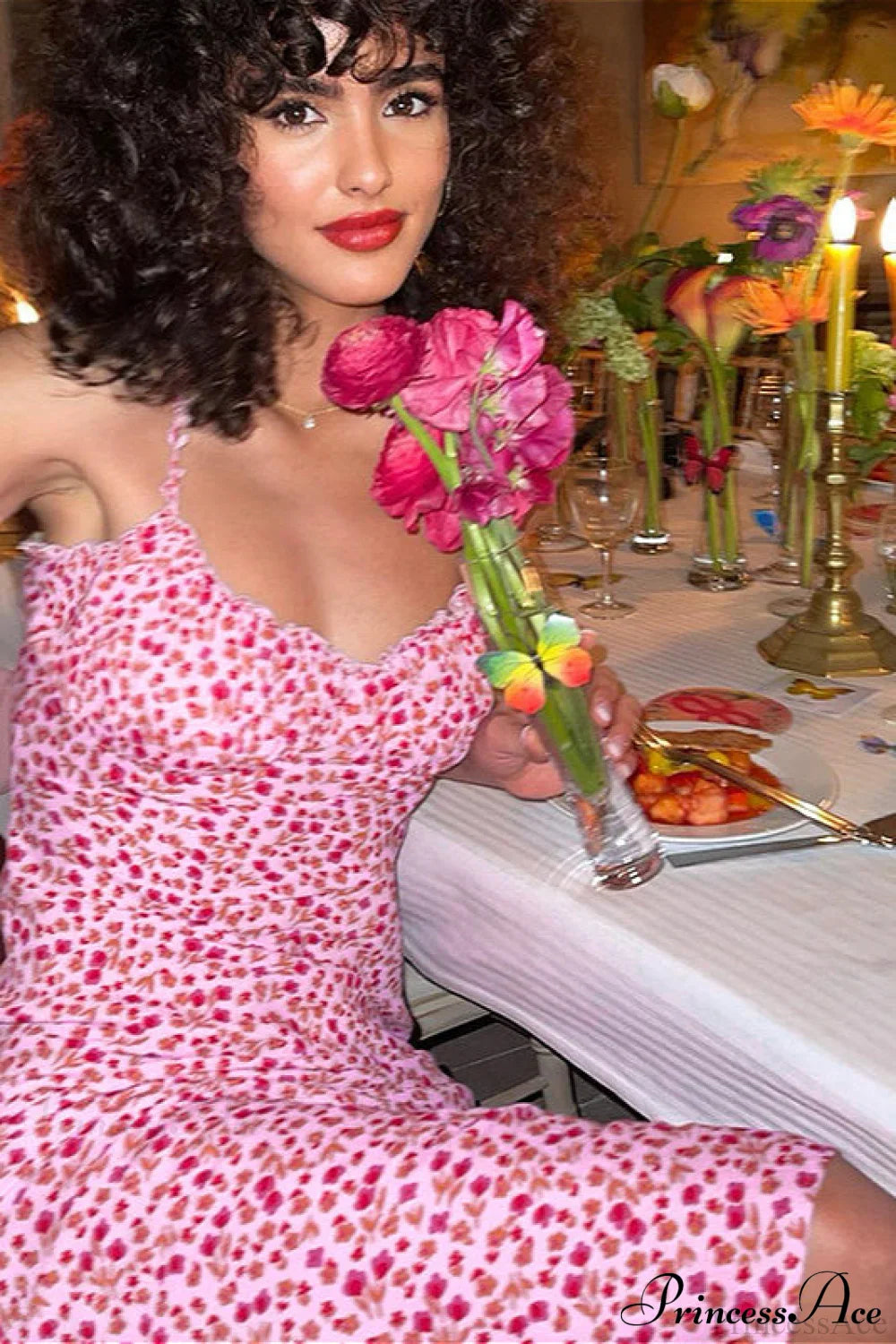 Vestido Floral com Alças Finas e Fluído