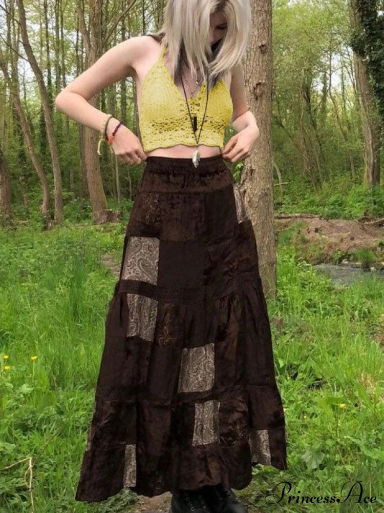 Top corti alla moda traforati all'uncinetto con collo a fascia