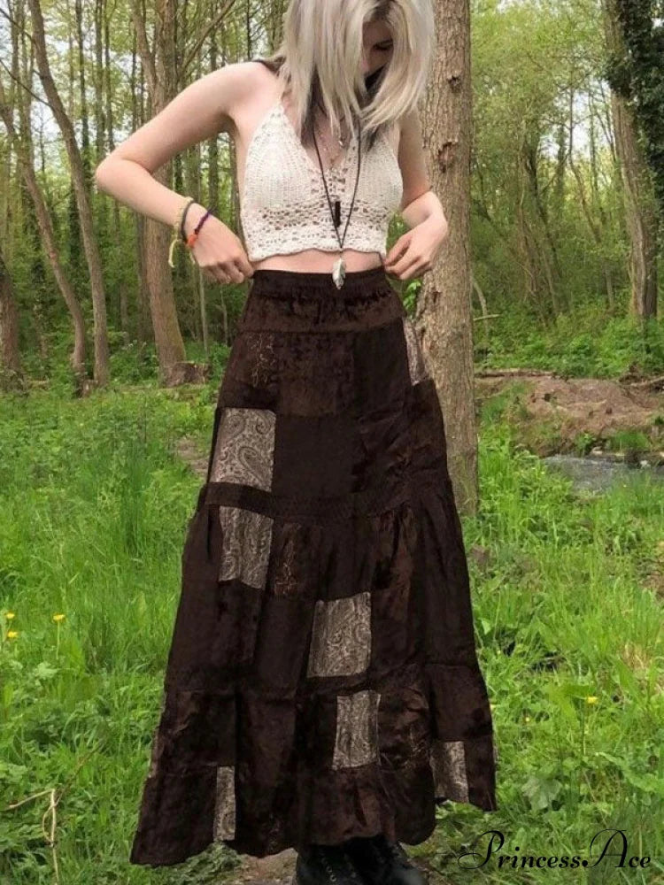 Top corti alla moda traforati all'uncinetto con collo a fascia