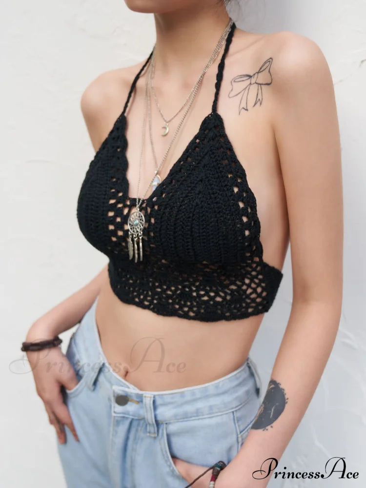 Top corti alla moda traforati all'uncinetto con collo a fascia