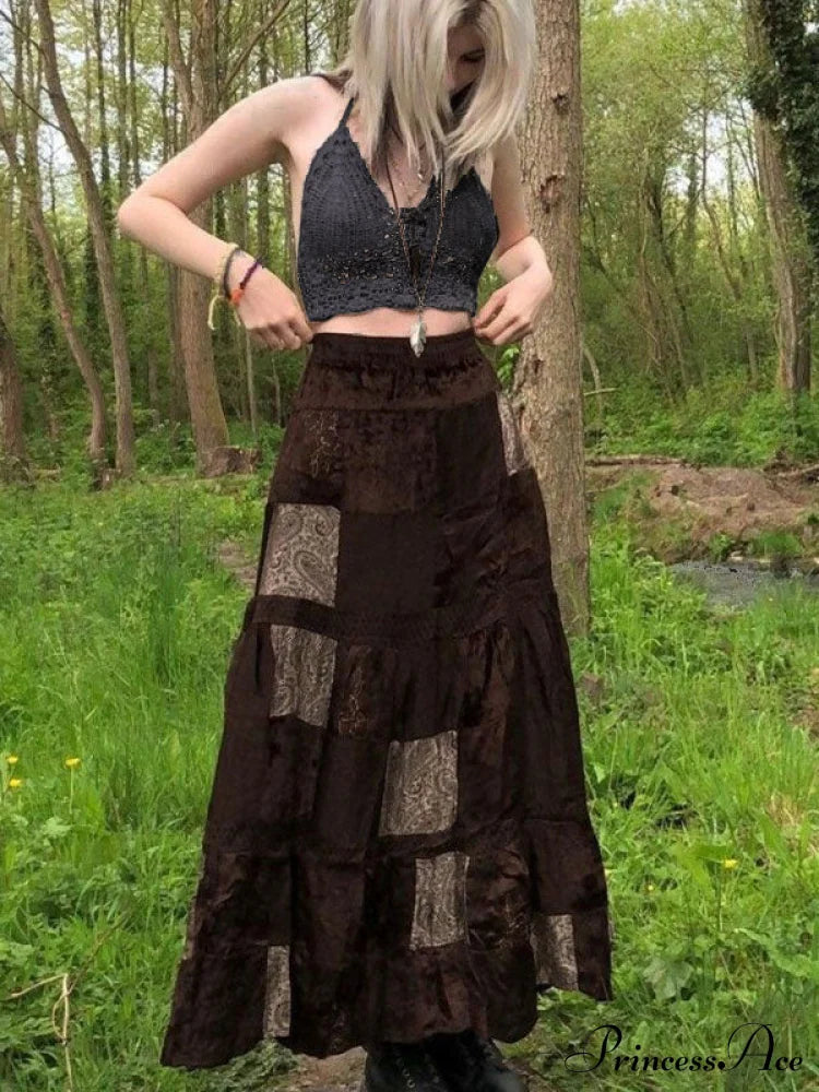 Top corti alla moda traforati all'uncinetto con collo a fascia