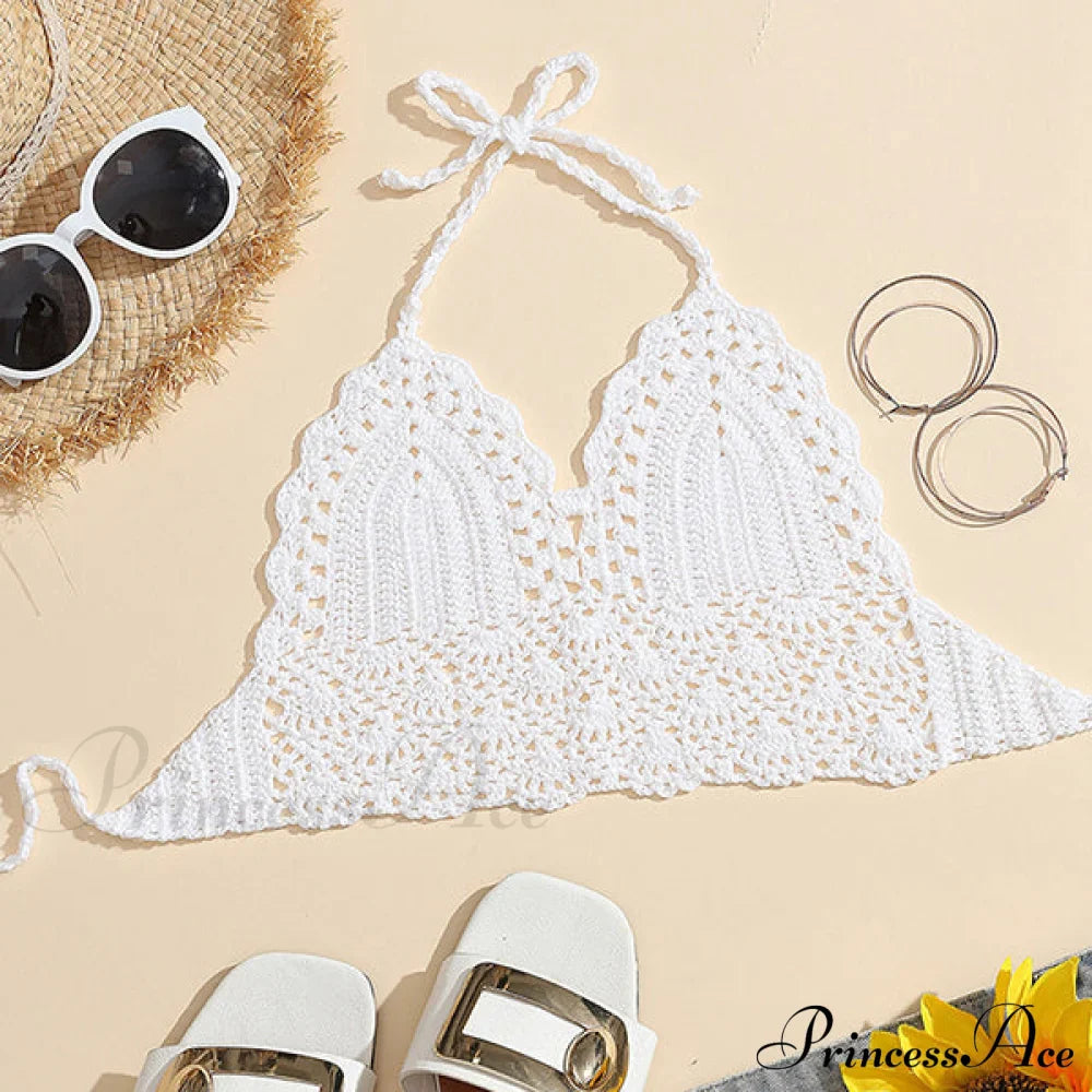 Top corti alla moda traforati all'uncinetto con collo a fascia