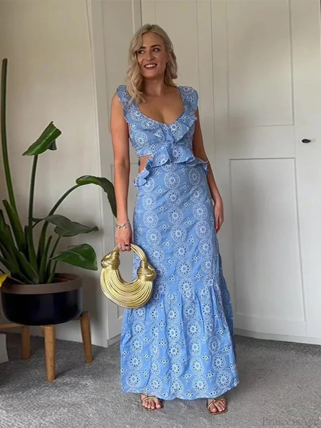 Vestido Longo Babado Decote nas Costas com Bordado Vazado