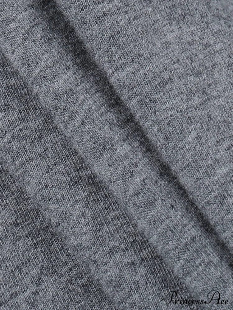 Top alla moda in rete con bordo in pizzo e fiocco