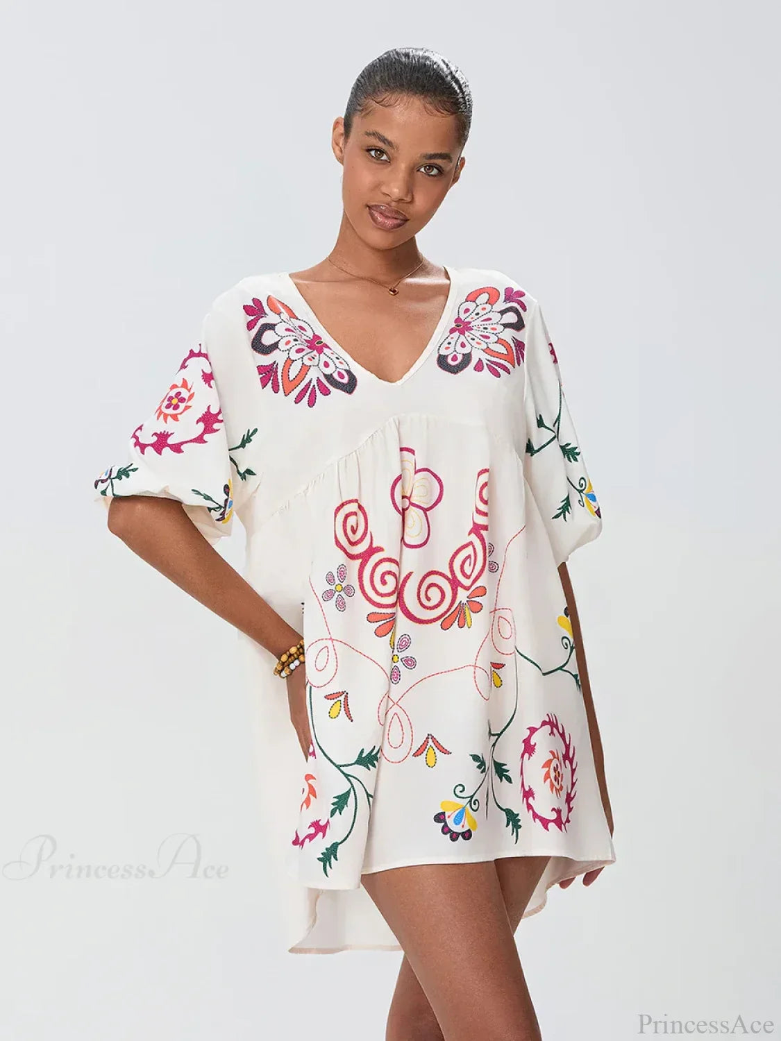 Locker sitzendes Mini-Strandkleid mit Blumenmuster für den Urlaub