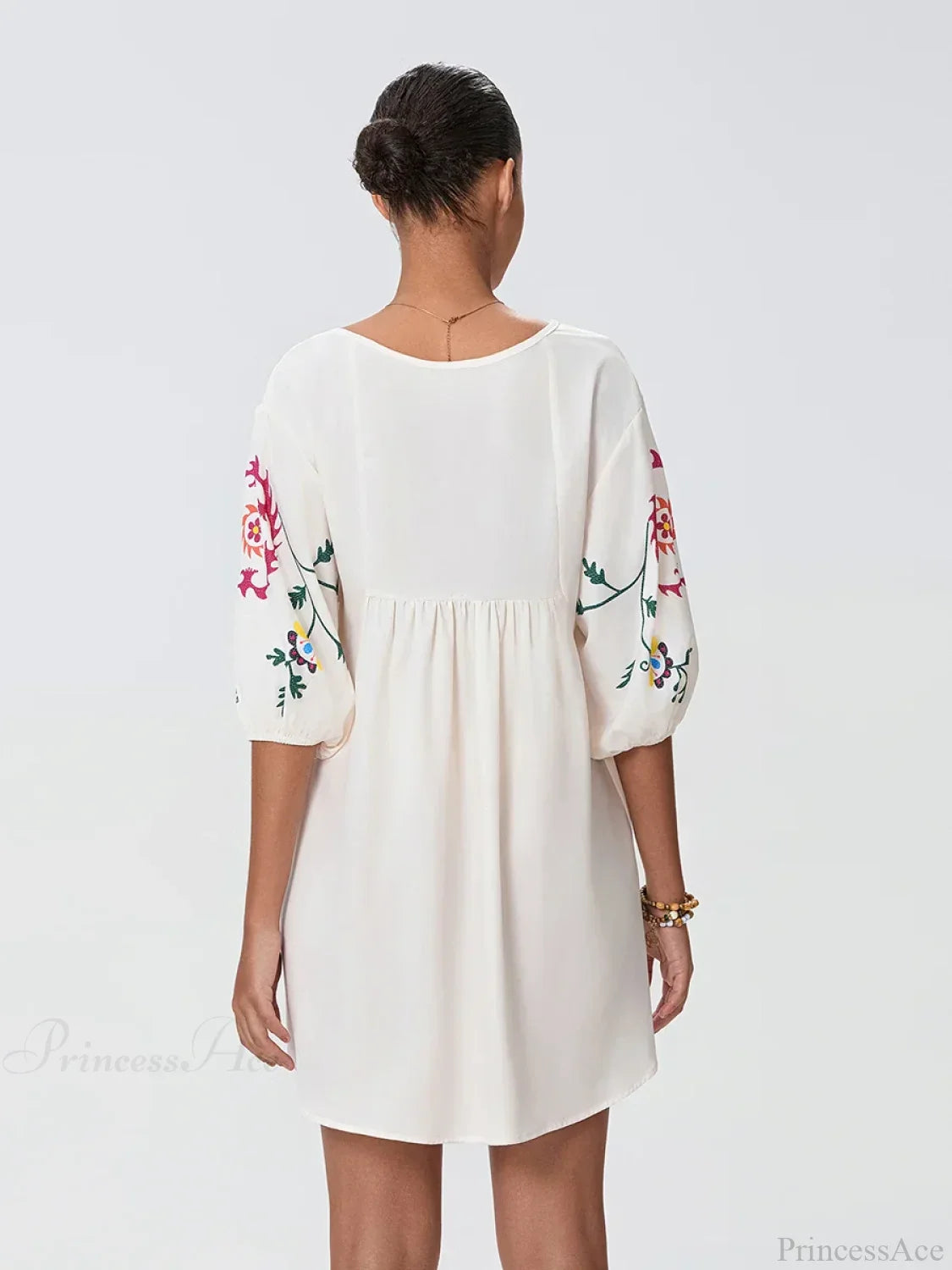 Locker sitzendes Mini-Strandkleid mit Blumenmuster für den Urlaub