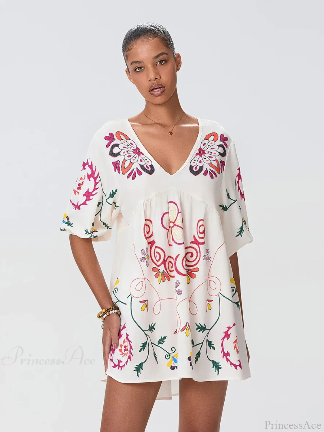 Locker sitzendes Mini-Strandkleid mit Blumenmuster für den Urlaub