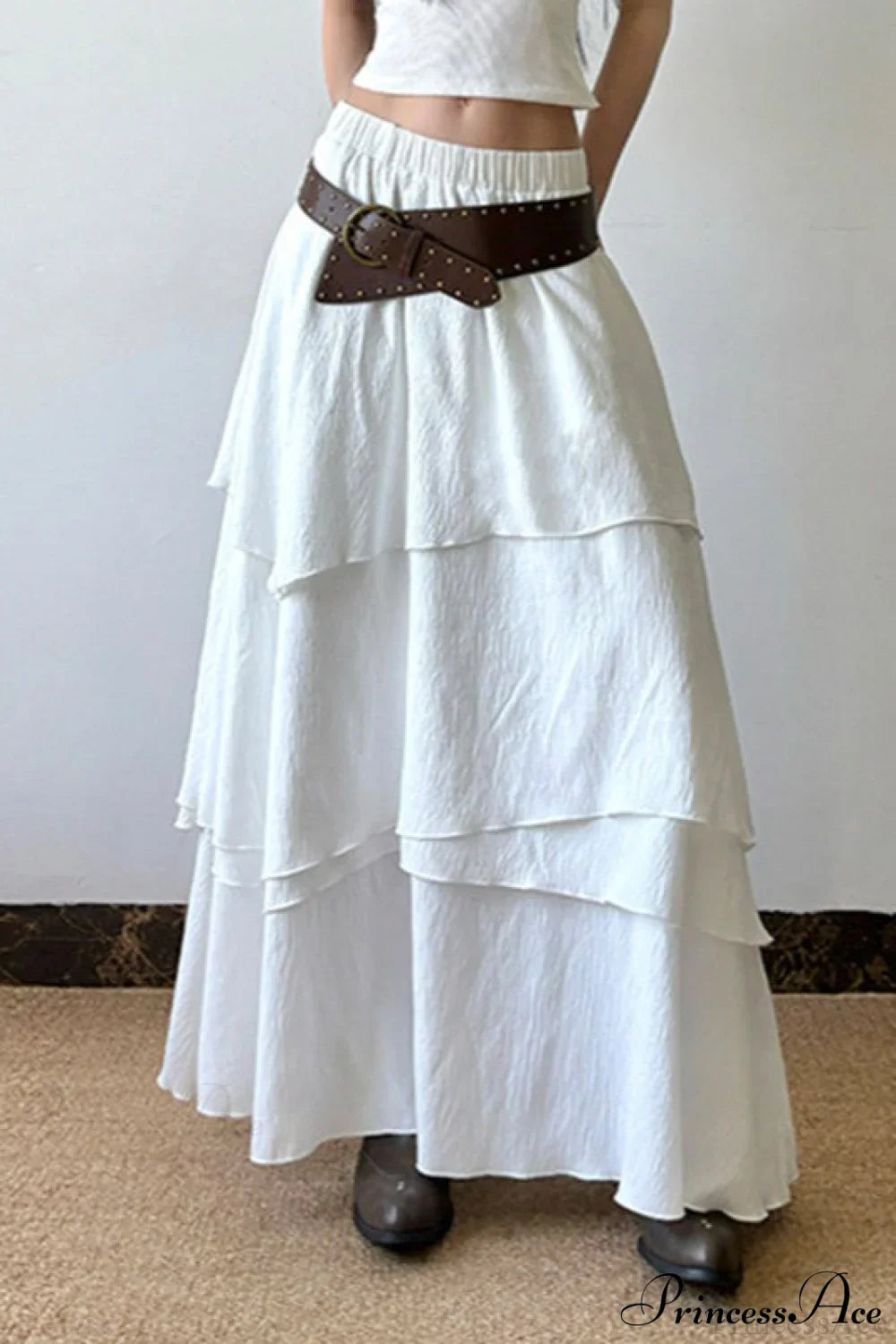 Maxirock mit niedrigem Bund und asymmetrischem Schnitt