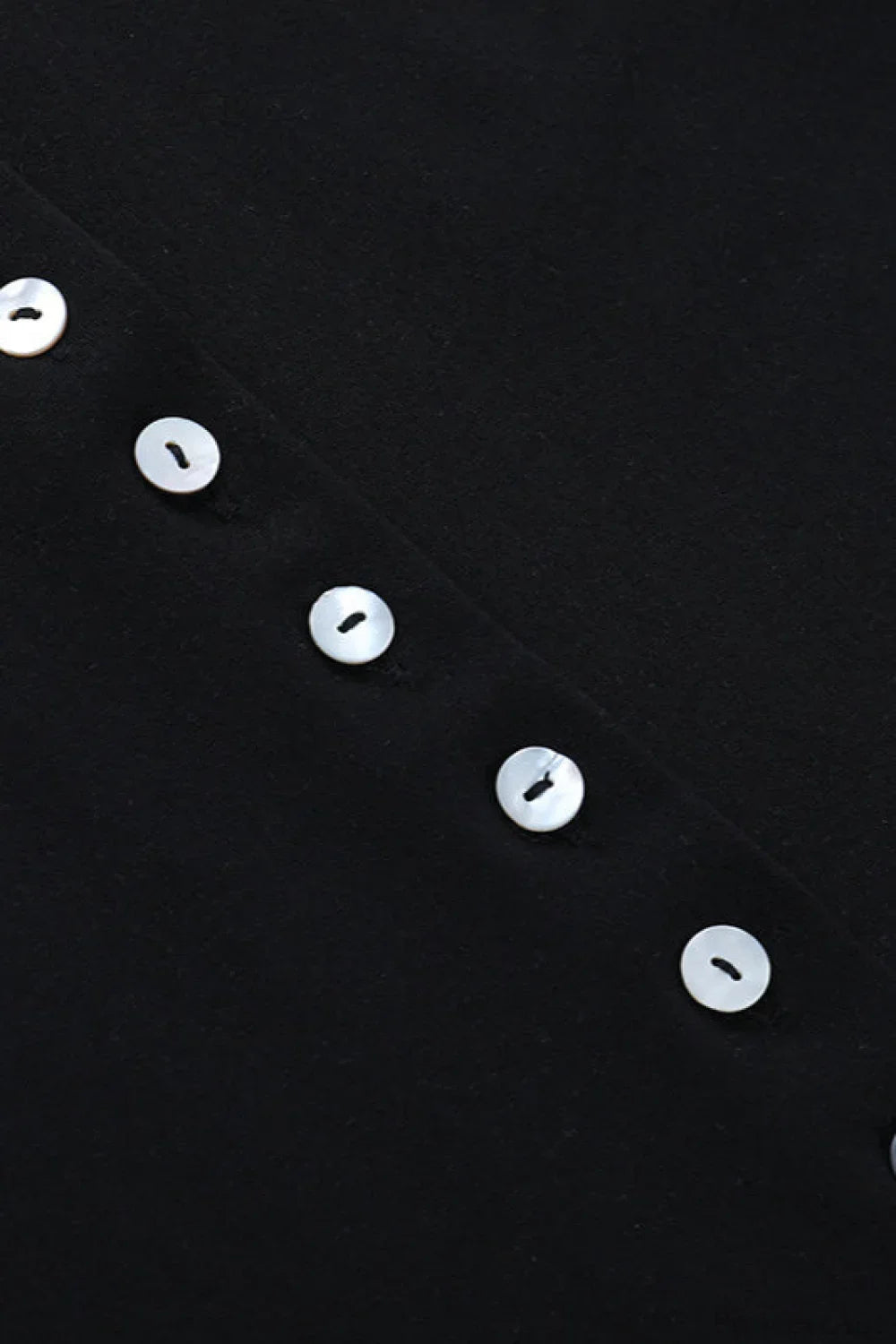 Tričko s dlouhým rukávem a více knoflíky, těsně přiléhající