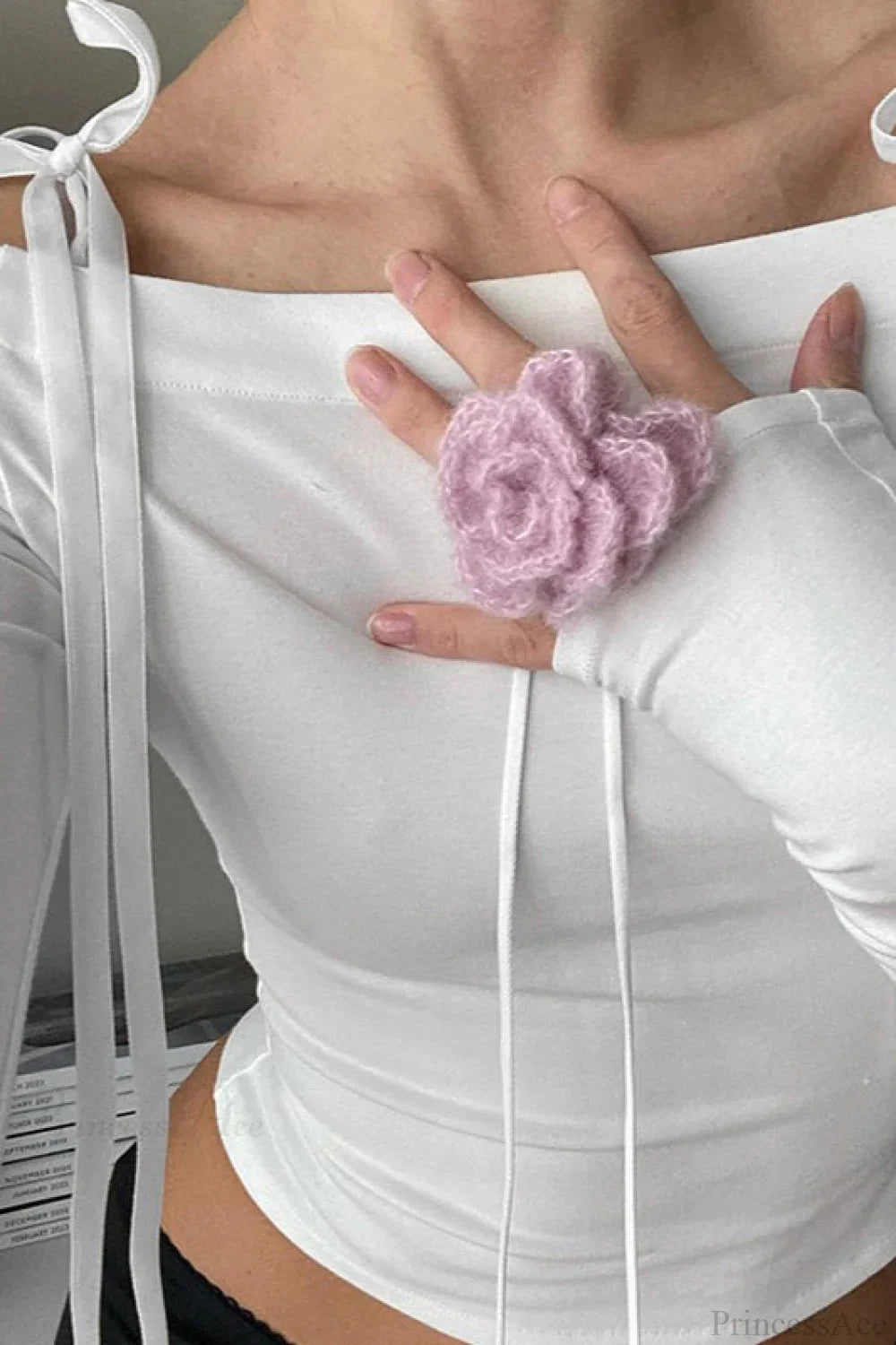 Maglietta aderente a maniche lunghe con scollo a barca e dettaglio annodato