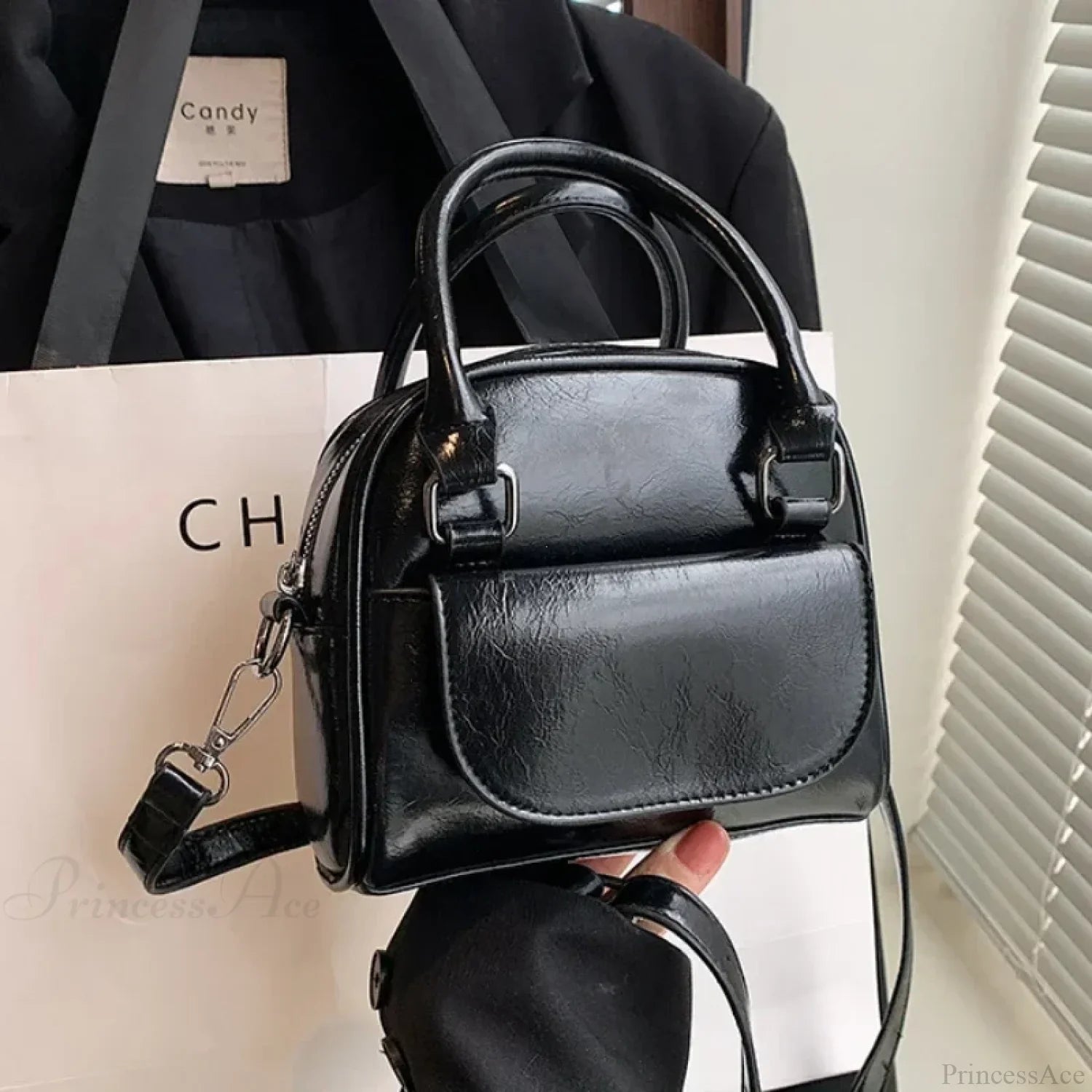 Borsa a tracolla rossa in pelle sintetica solida sottoascellare