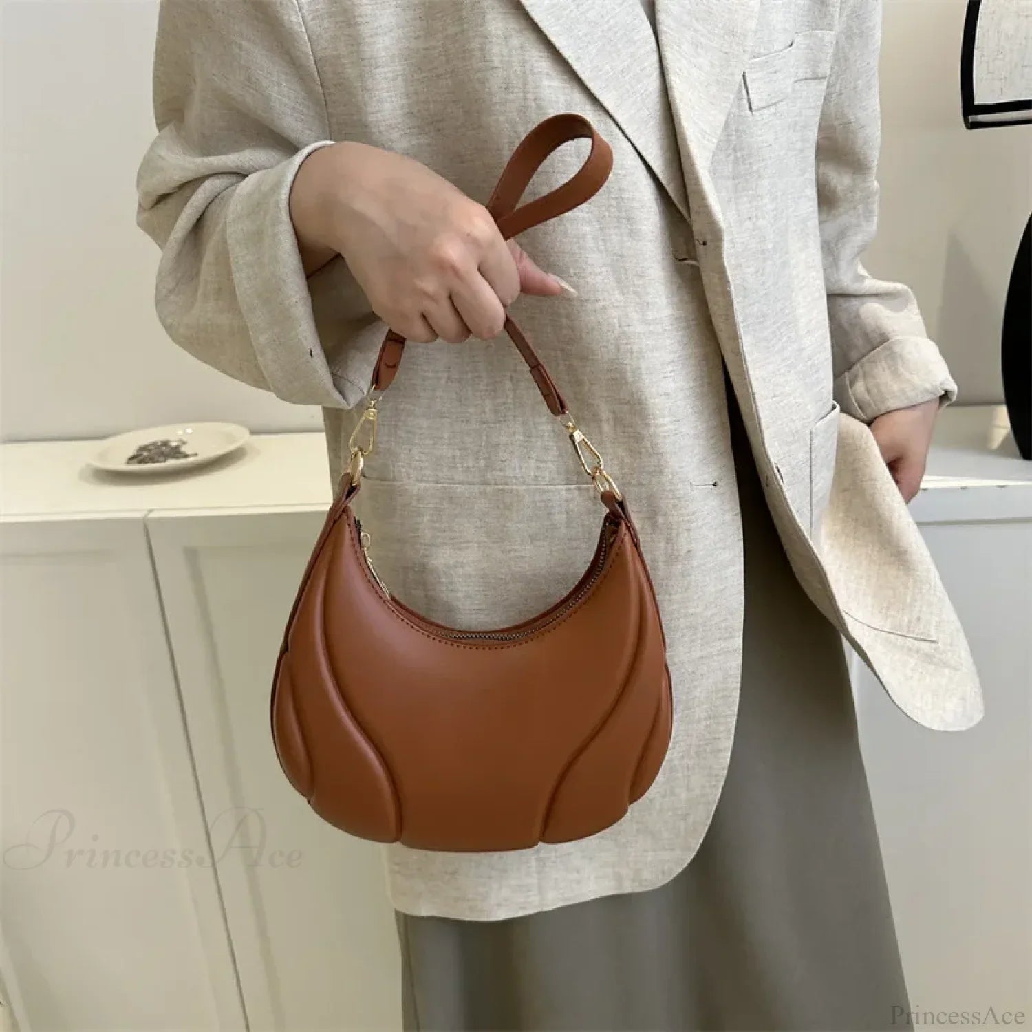 Retro Solid Color Saddle Leather Shoulder Bag