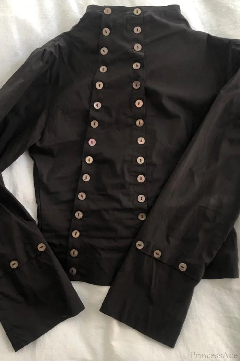 Přitažlivé jednobarevné tričko s úzkým střihem, kulatým výstřihem a dlouhým rukávem