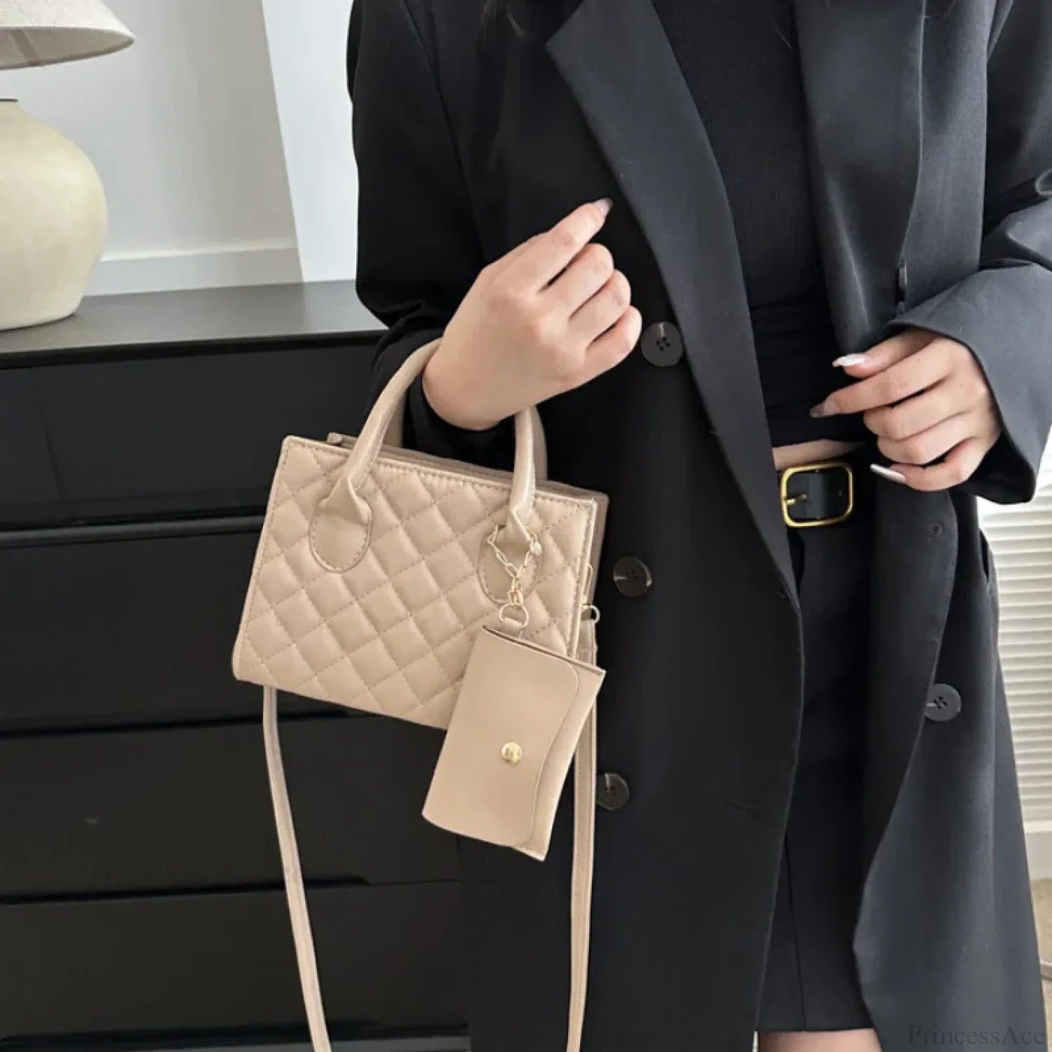 Solid Diamond Grid PU Leather Crossbody