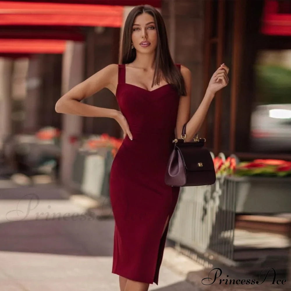Vestido ajustado de tirantes finos y bandas